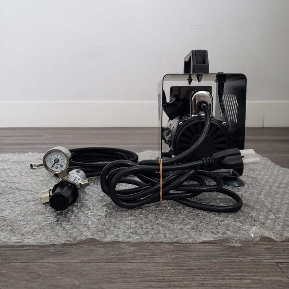 Mini Makeup Air Compressor - Picture 4 of 4